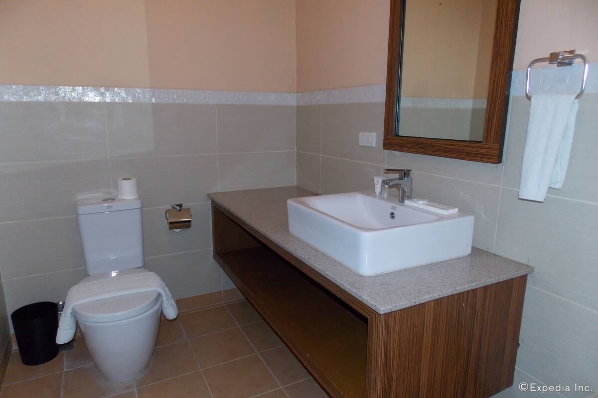 free toiletries, towels