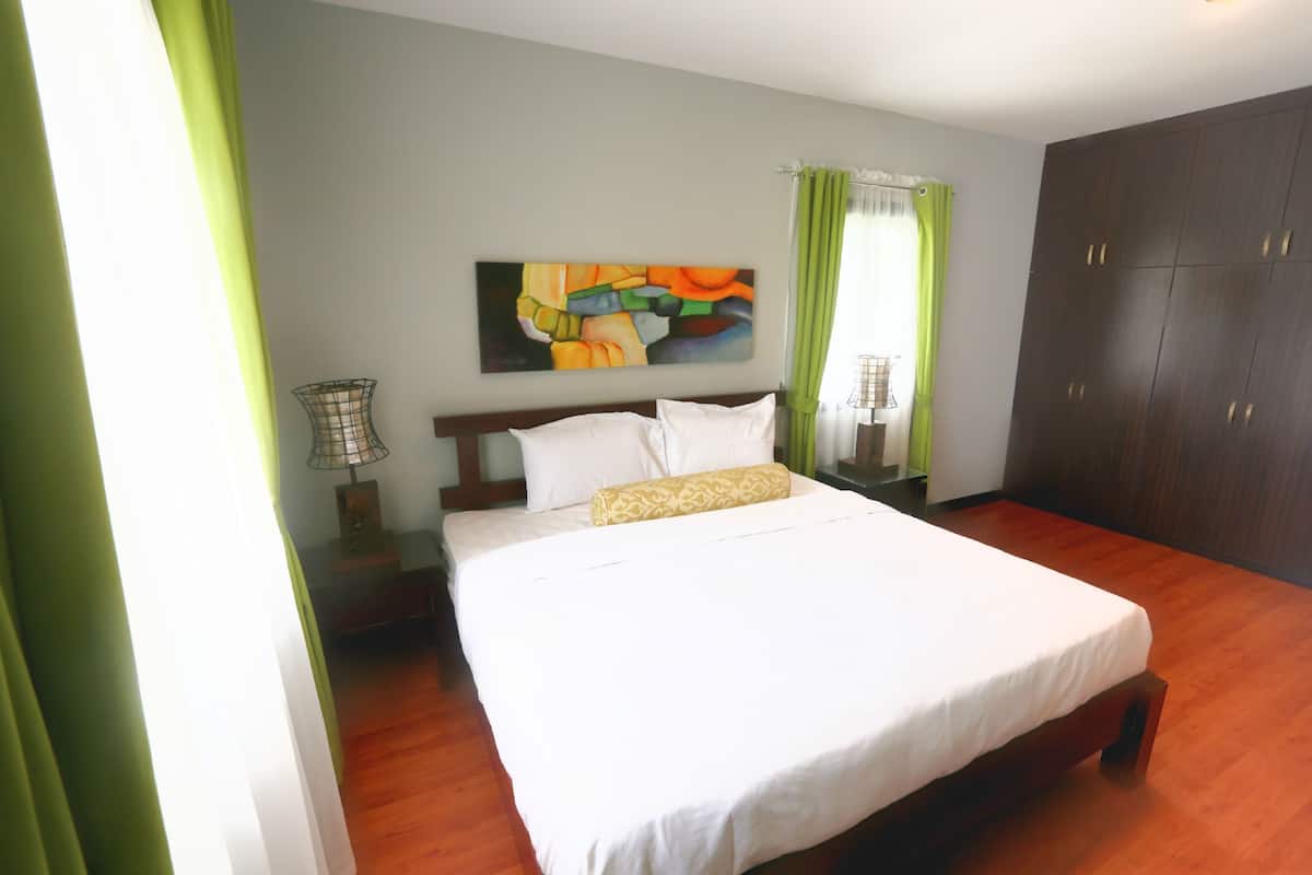 In-room safe, desk, free WiFi, wheelchair access