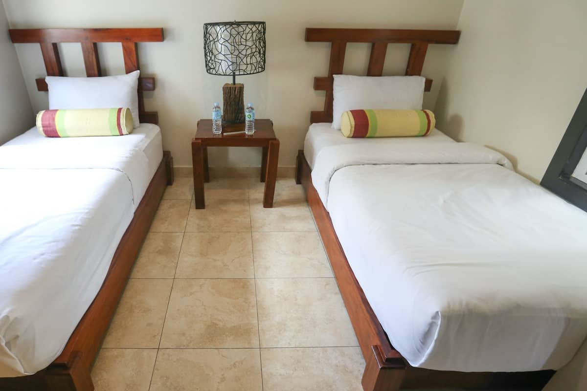 Private Luxury Cabana (2 Bedroom) | Peti besi dalam bilik, meja, Wi-fi percuma 