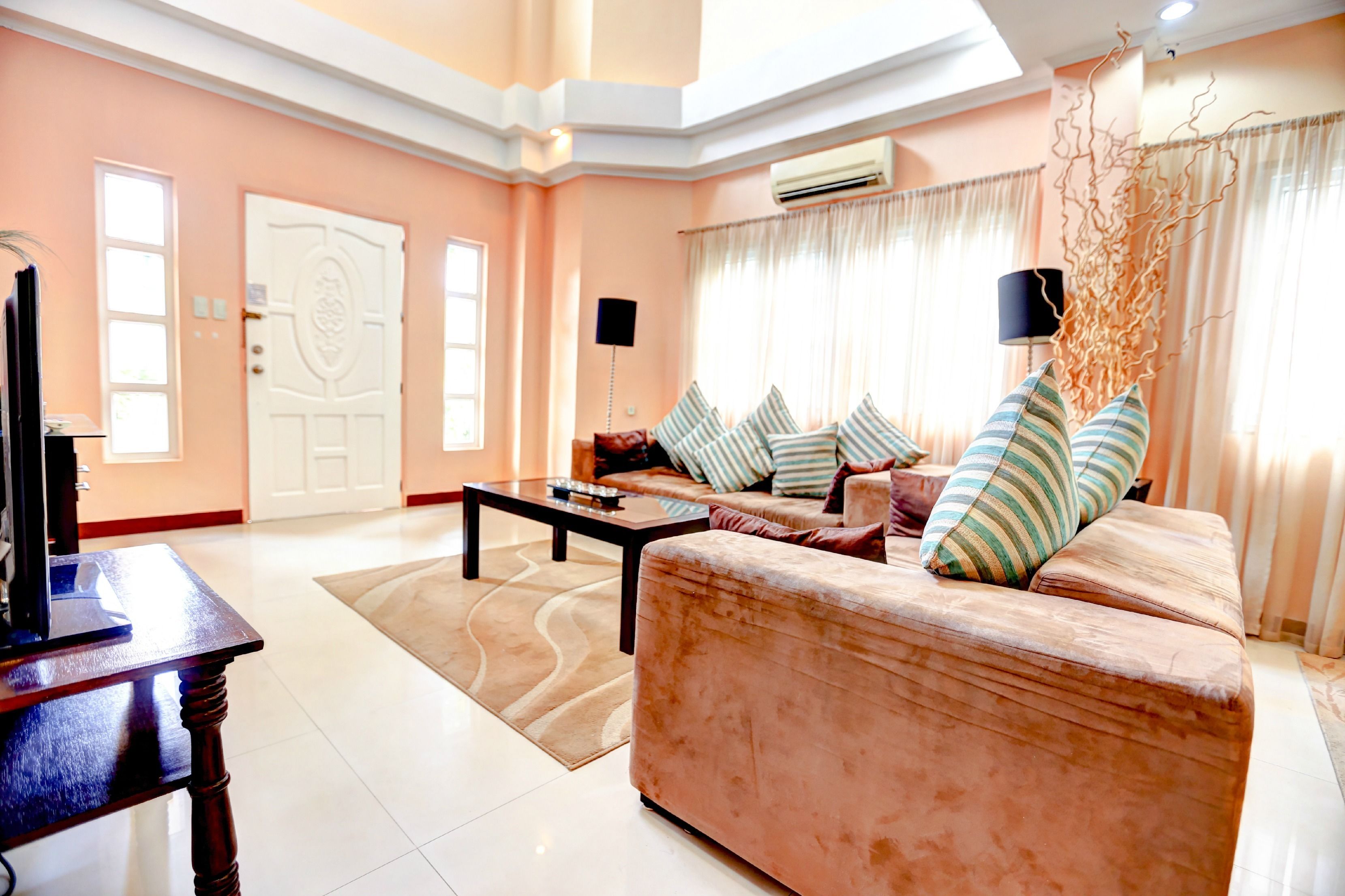 family suite (4 bedroom) | living room