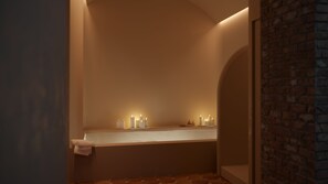 Nhà Exclusive, 3 phòng ngủ, bồn tắm nước nóng (Indipendent Historical Building) | Bồn tắm spa riêng