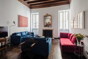 Appartement Prestige, 2 chambres (Casa Olimpia Monserrato) | Aire de séjour | Téléviseur à écran plat, Netflix, services de diffusion en continu