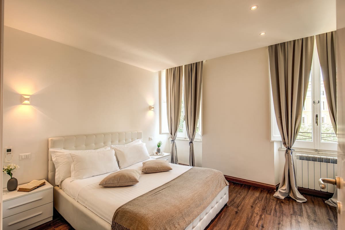 Apartemen Premium, 5 kamar tidur (Sforza Cesarini) | Seprai katun Mesir, seprai premium, dan selimut bulu angsa