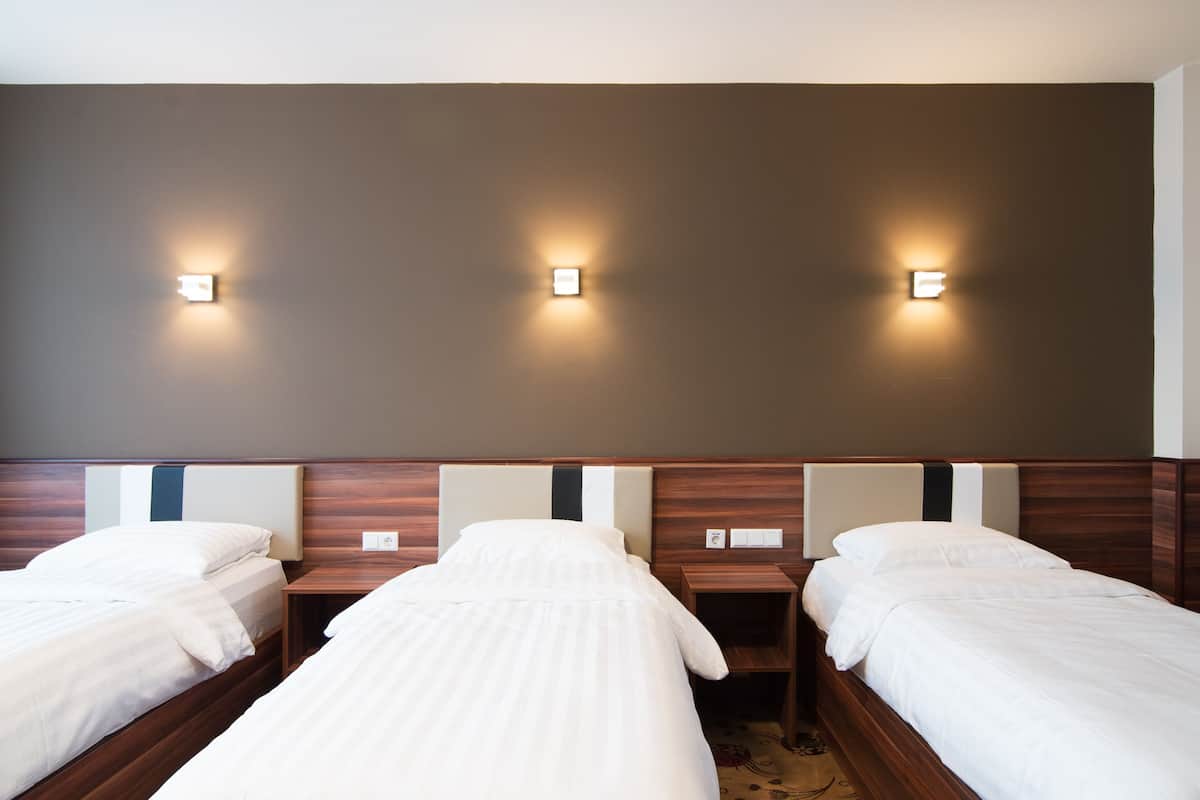 Triple Room | In-room safe, desk, free cribs/infant beds, free rollaway beds