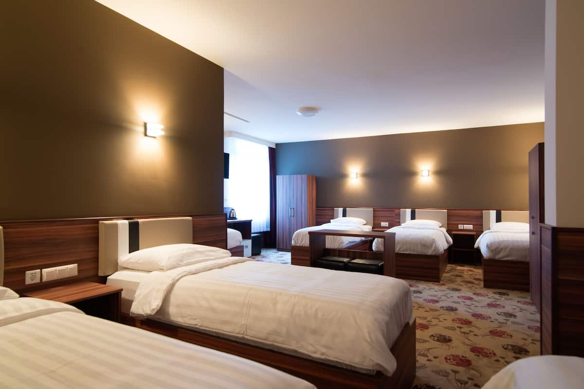 Family Room | In-room safe, desk, free cribs/infant beds, free rollaway beds