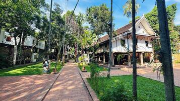 Vista frontal de la propiedad