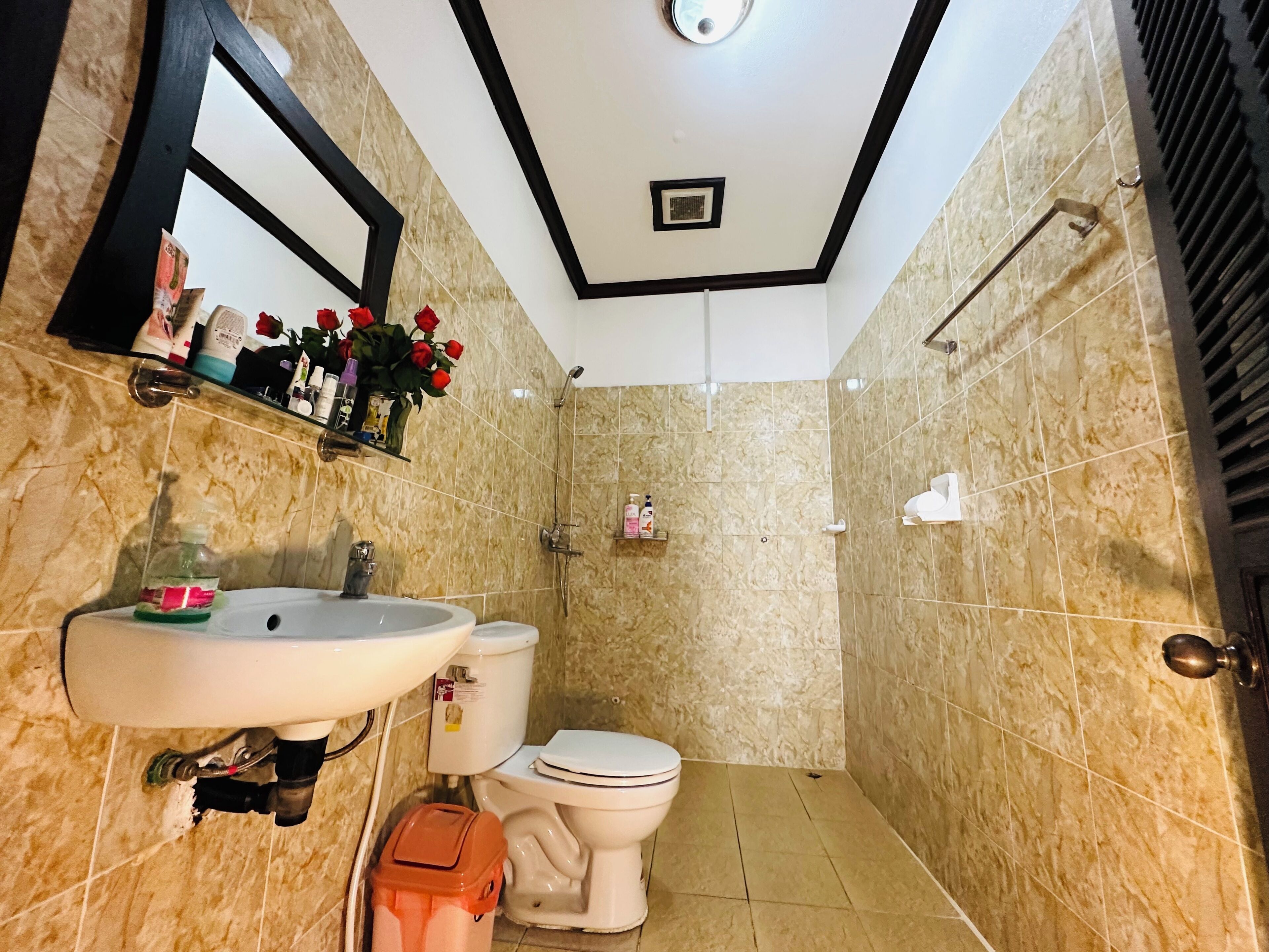 superior single room | bathroom | hydromassage showerhead, designer toiletries, hair dryer, slippers