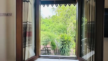 Habitación Deluxe, 1 cama de matrimonio grande | Sábanas de algodón egipcio y ropa de cama de alta calidad