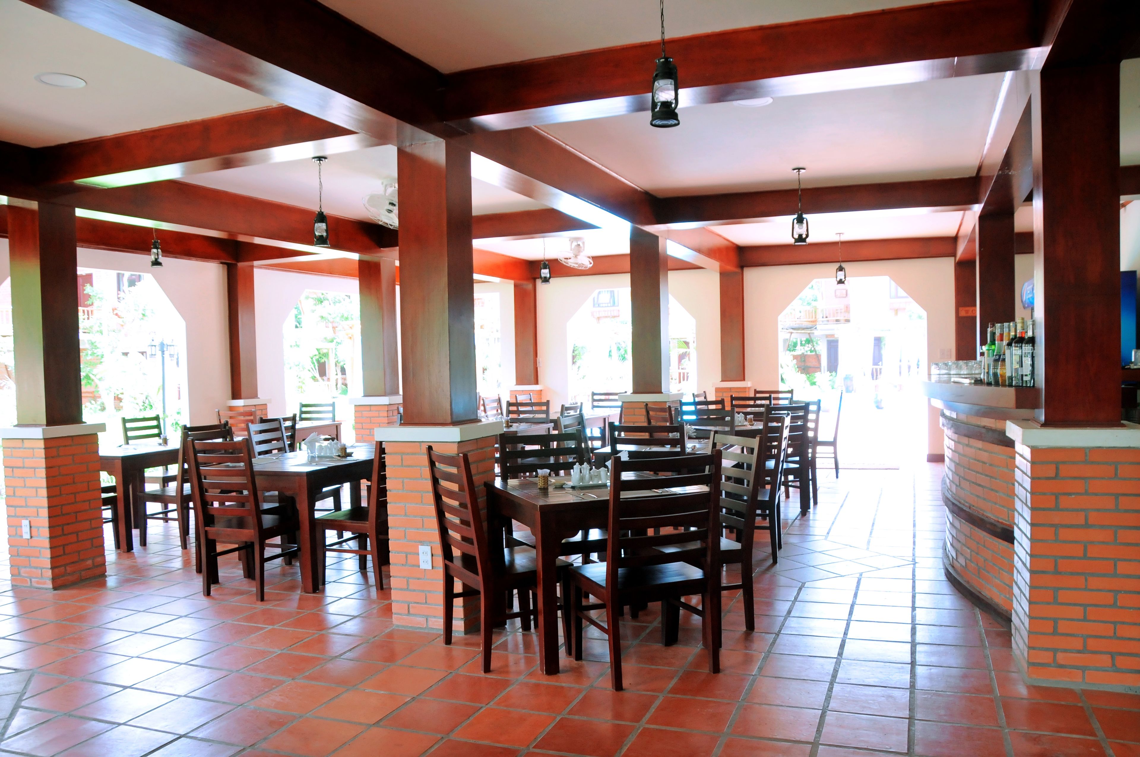 breakfast, lunch, dinner served; international cuisine, pool views