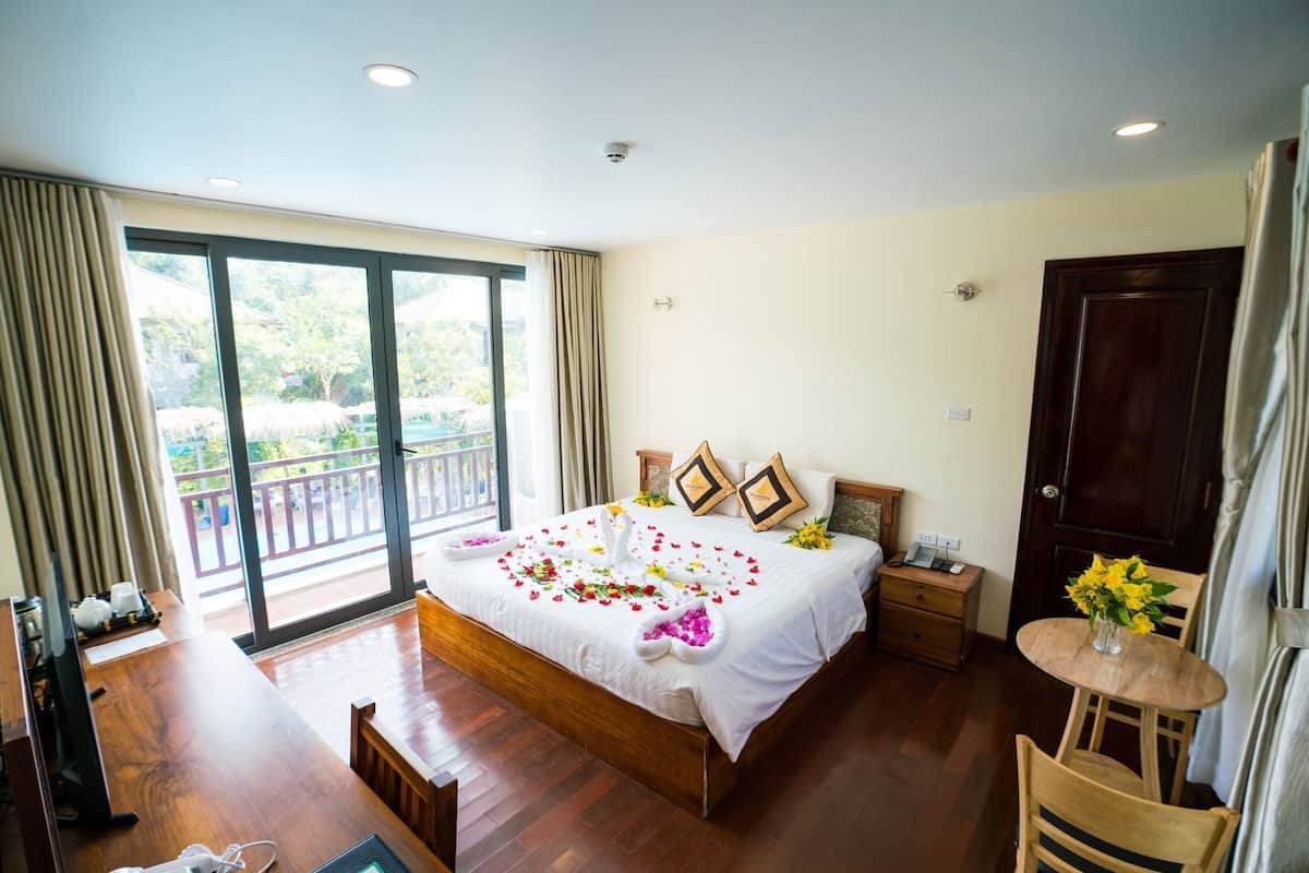 Minibar, két bảo mật tại phòng, bàn