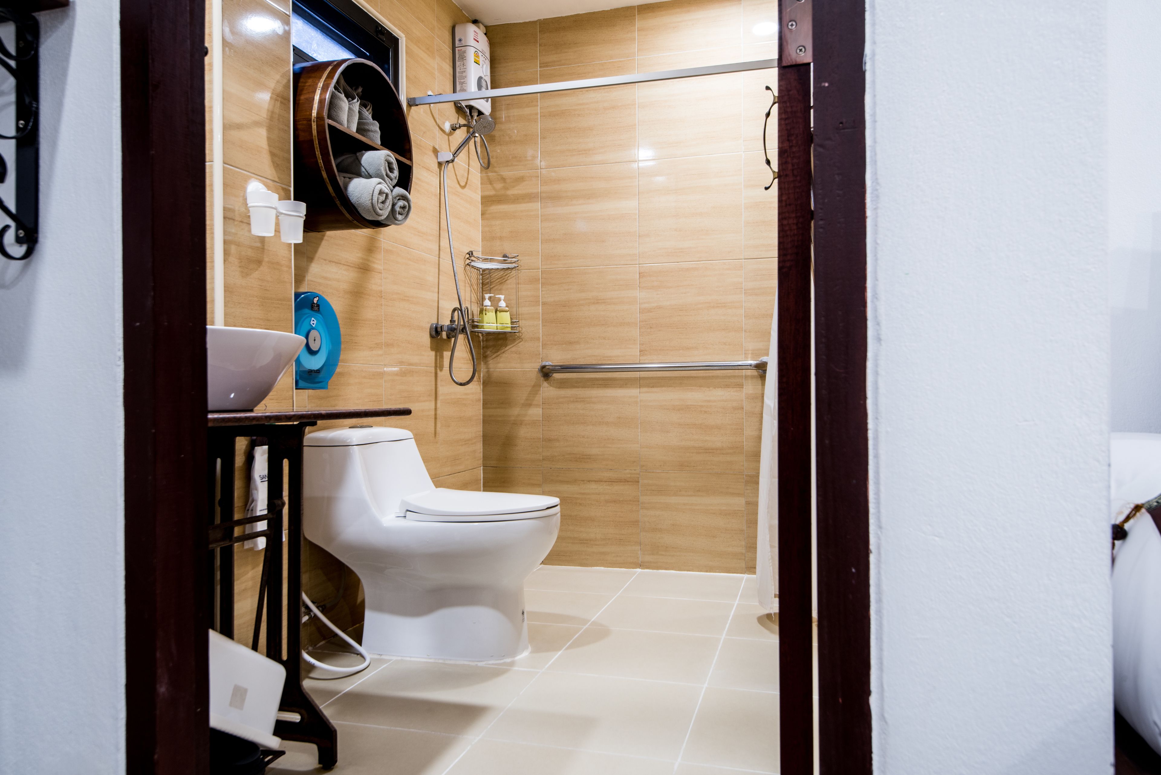 standard triple room, 1 bedroom | bathroom | shower, free toiletries, hair dryer, slippers