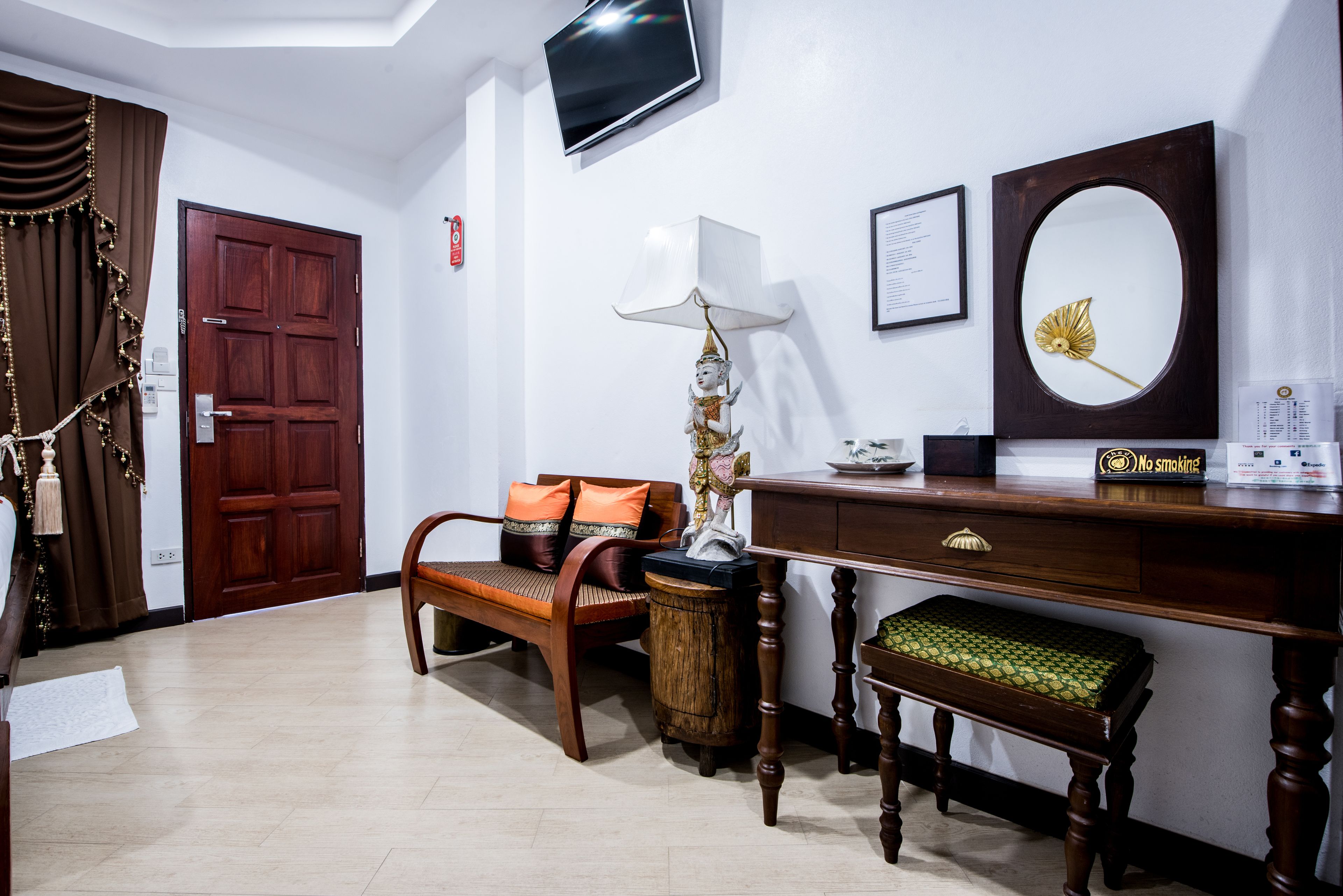 standard triple room, 1 bedroom | in-room safe, desk, blackout curtains, soundproofing