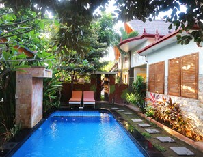 Habitación Deluxe doble, 1 habitación, vistas a la piscina | Caja fuerte y wifi gratis