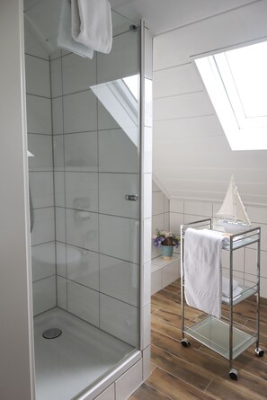 Bathroom shower - Hotel Gut Moschenhof (Düsseldorf)