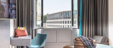 Dobbeltrom – superior | Sengetøy av topp kvalitet, skrivebord og skrivebord for bærbar PC