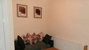 Unclassified image, 2 of 17, button - Oxford Residence (Edinburgh)