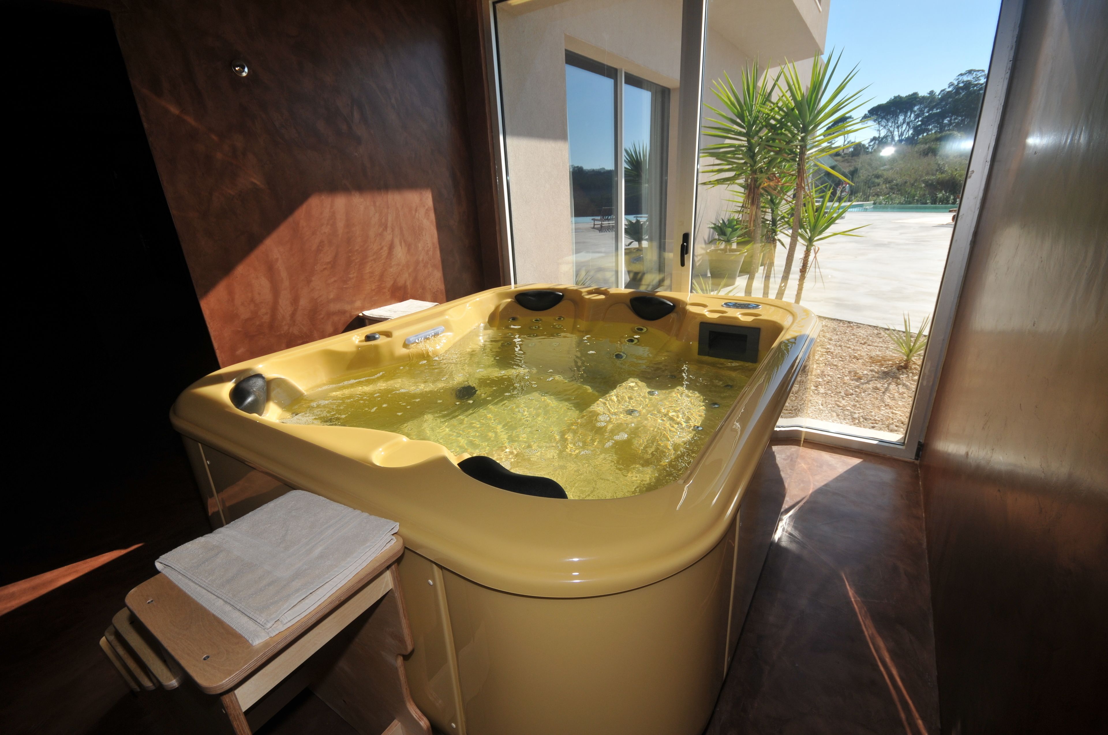 indoor spa tub