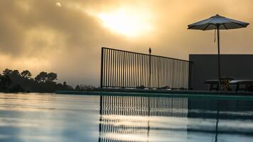 2 piscinas al aire libre, sombrillas, tumbonas