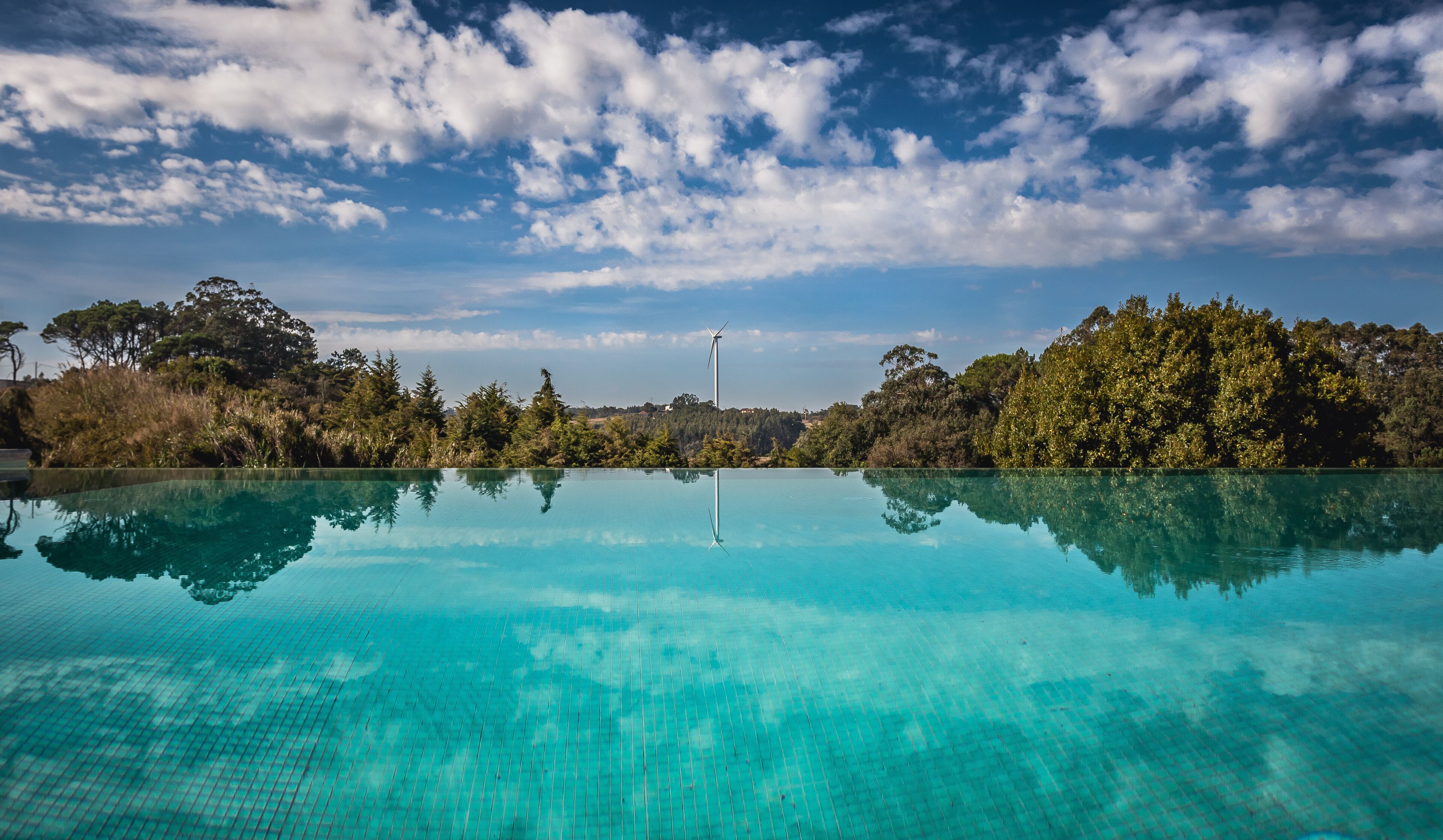 2 piscinas al aire libre, sombrillas, sillones reclinables de piscina