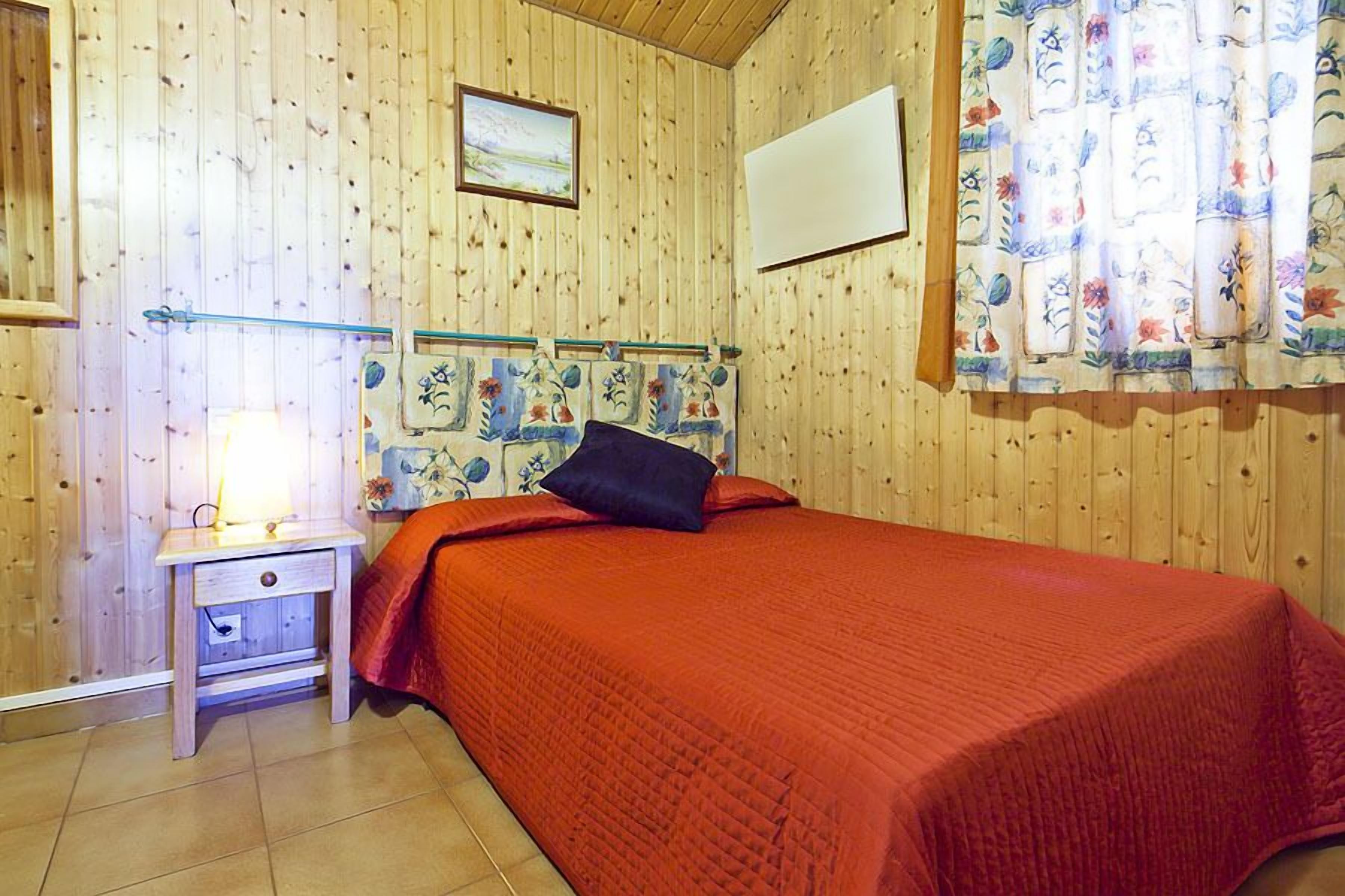 Estudio superior, 1 habitación | Caja fuerte, cortinas opacas, wifi gratis