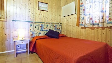 Estudio superior, 1 habitación | Caja fuerte, cortinas opacas, wifi gratis