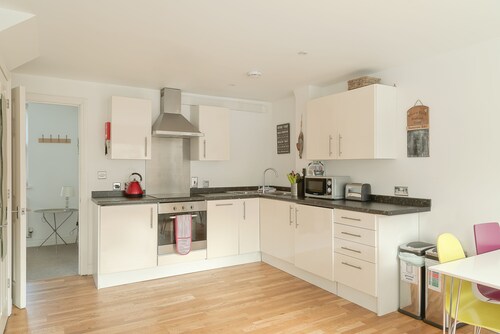 Bath Breaks Apartments