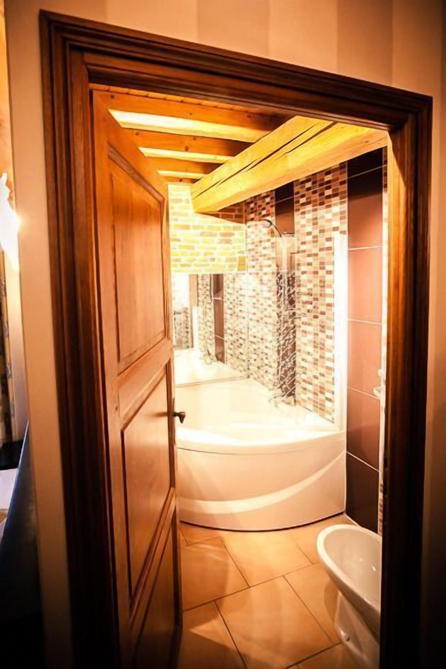 comfort double room | bathroom | free toiletries, hair dryer, towels