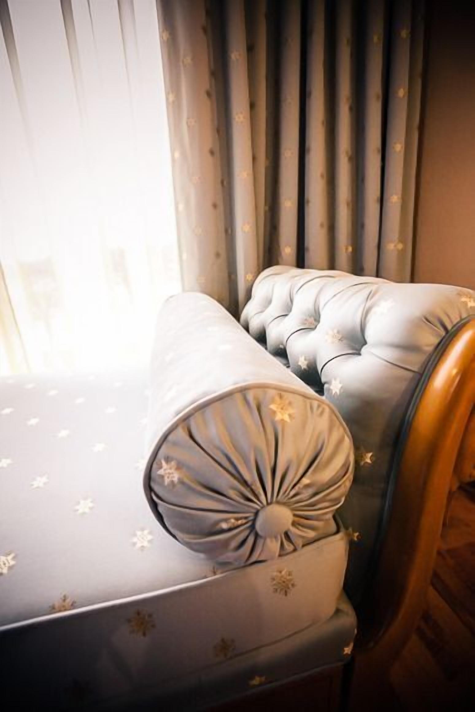 select comfort beds, desk, free wifi, bed sheets