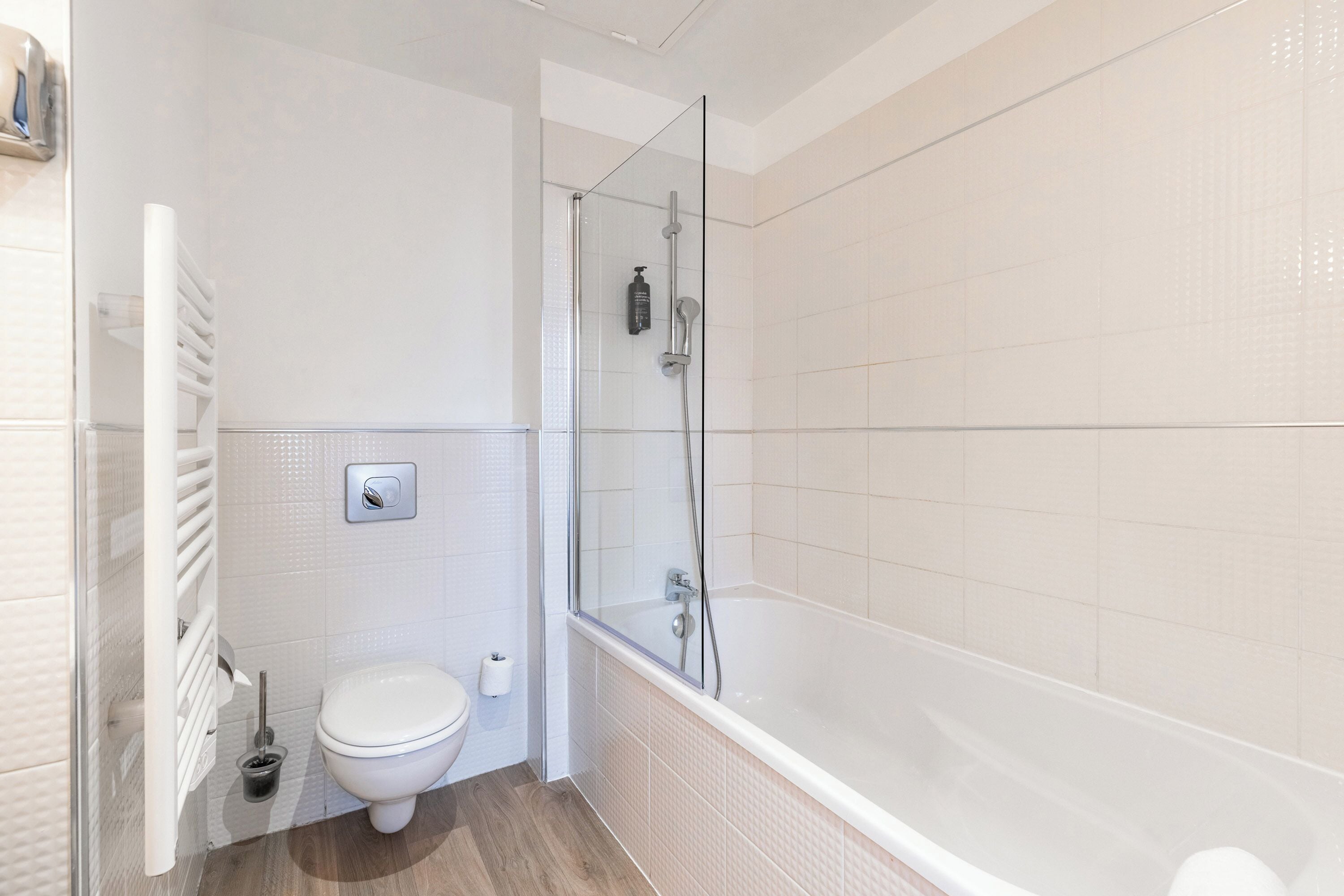 A bathroom with a toilet, a shower, and a bathtub.