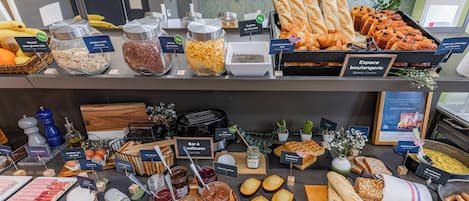 Daily buffet breakfast (EUR 19 per person)