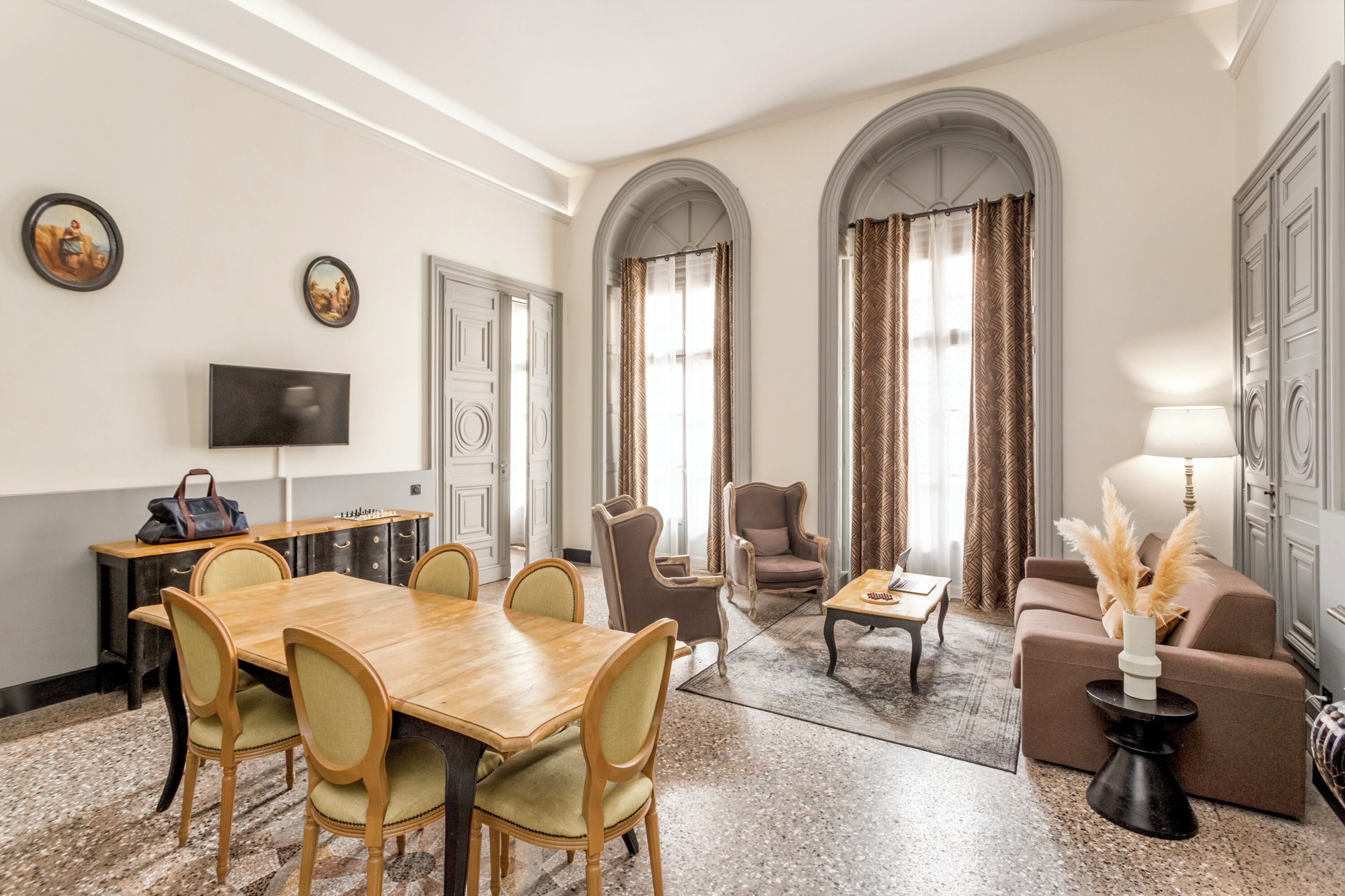 Appartement Supérieur, 1 chambre | Coin séjour | Télévision LCD de 44 pouces avec chaînes numériques, télévision