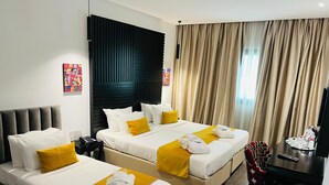 A hotel room with two beds, a desk, a chair, and a TV. - Hôtel Lac Léman, LES BERGES DU LAC (Tunis)