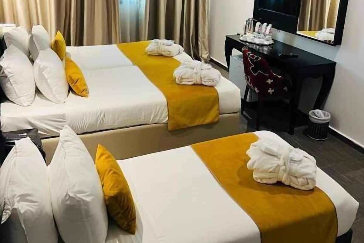 Comfort Triple Room | Minibar, in-room safe, blackout drapes, soundproofing