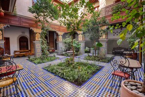 Habitación doble Deluxe, planta baja (Patio) | Terraza o patio