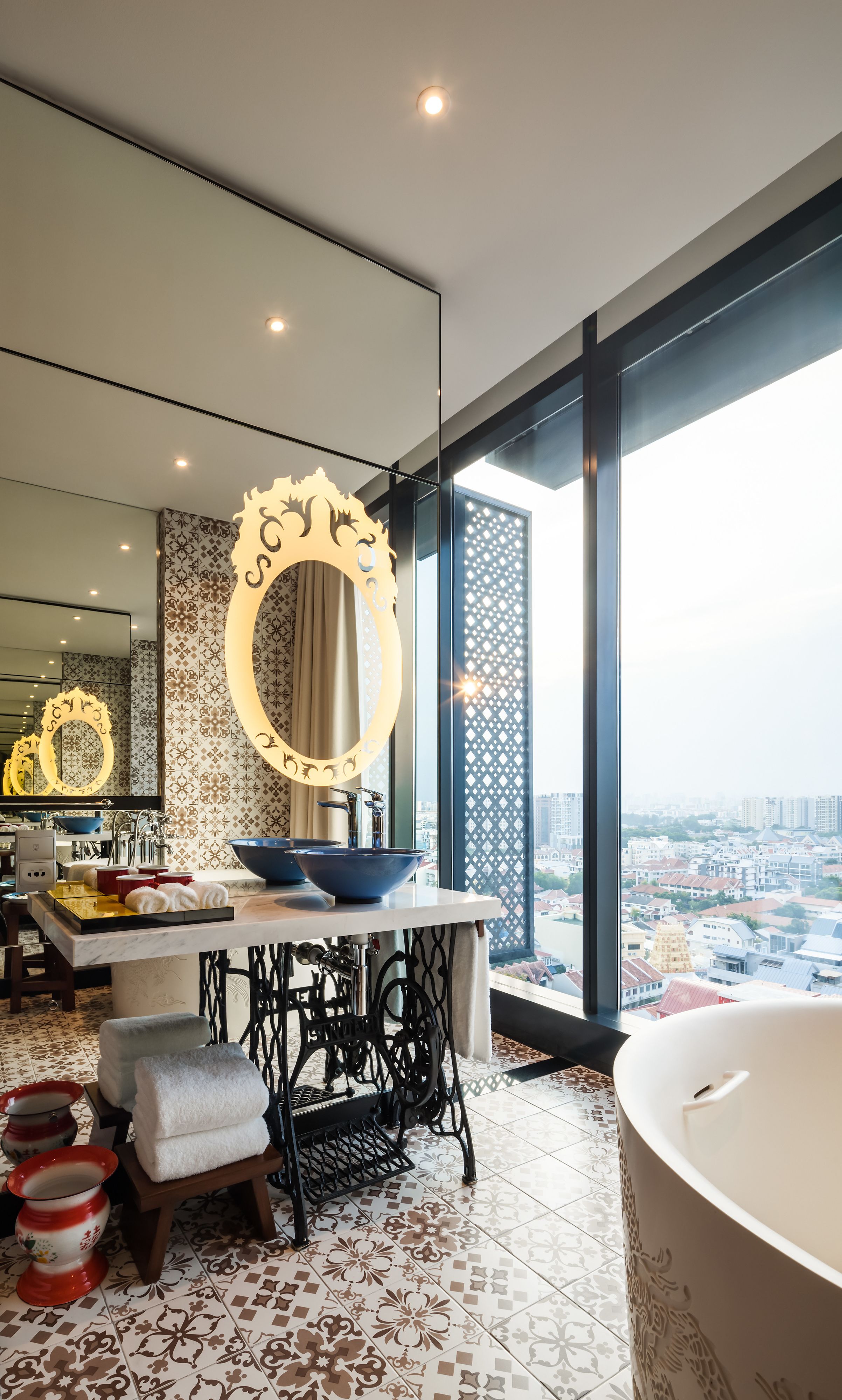 standard room, 1 king bed (heritage view) | bathroom | free toiletries, hair dryer, bathrobes, towels