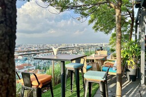 Poolside bar - Hotel Indigo Singapore Katong  by IHG (Singapore)