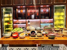 Daily cooked-to-order breakfast for a fee