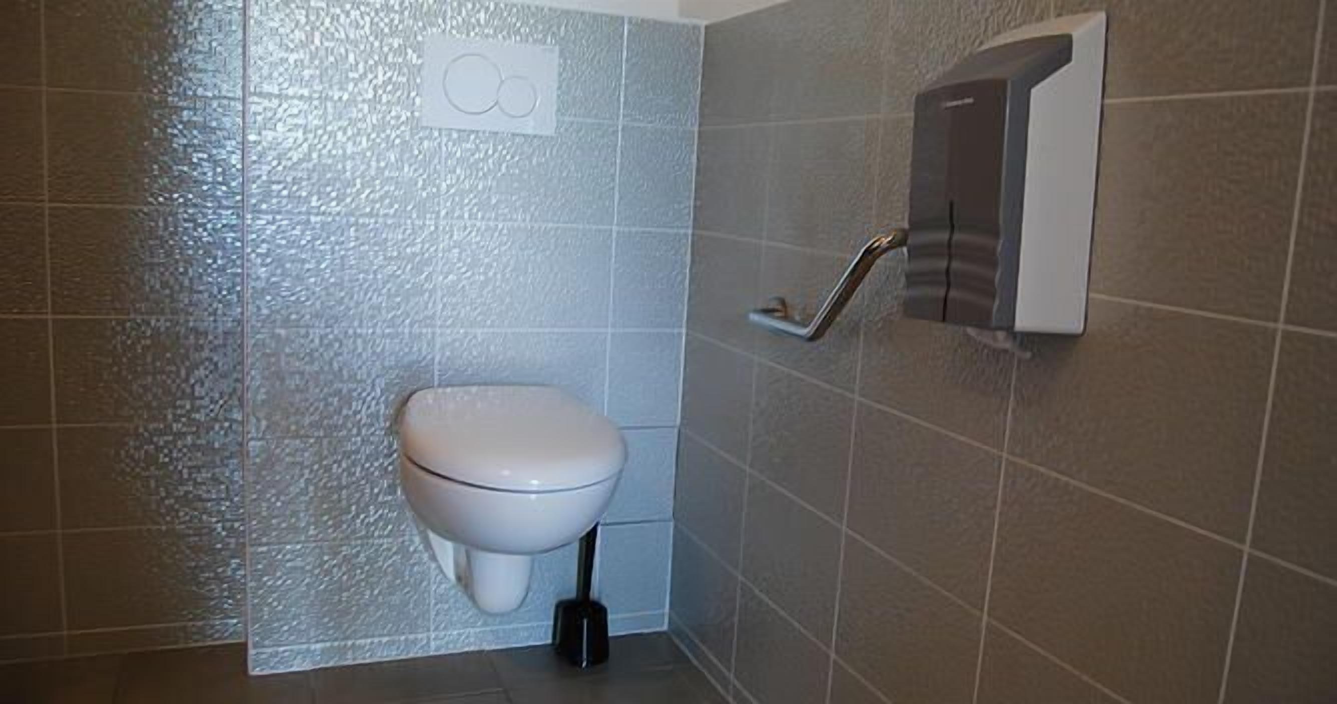 bathroom | shower, free toiletries, hair dryer, towels