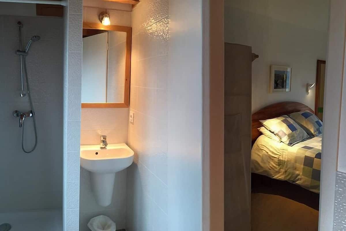 bathroom | shower, free toiletries, hair dryer, towels