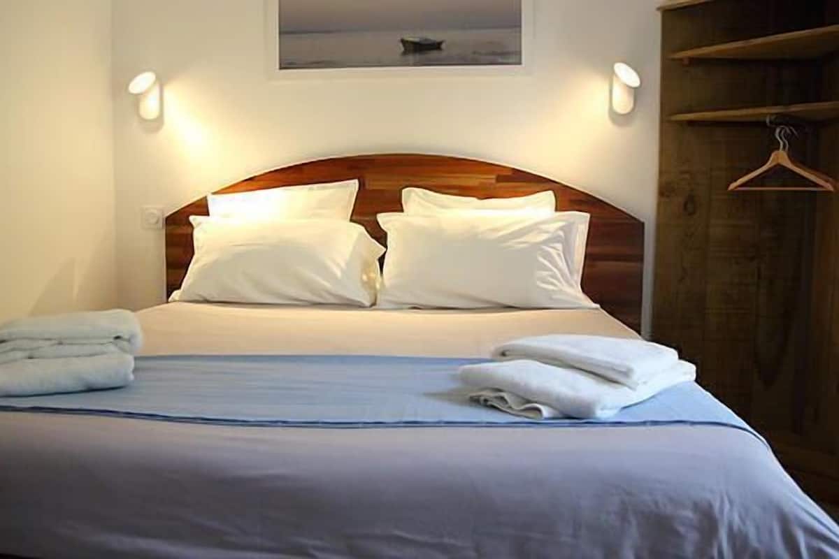 single room | free wifi, bed sheets, wheelchair access