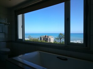 Sea View Superior Family | Deep-soaking bathtub - If Ocean B&B (Shoufeng)