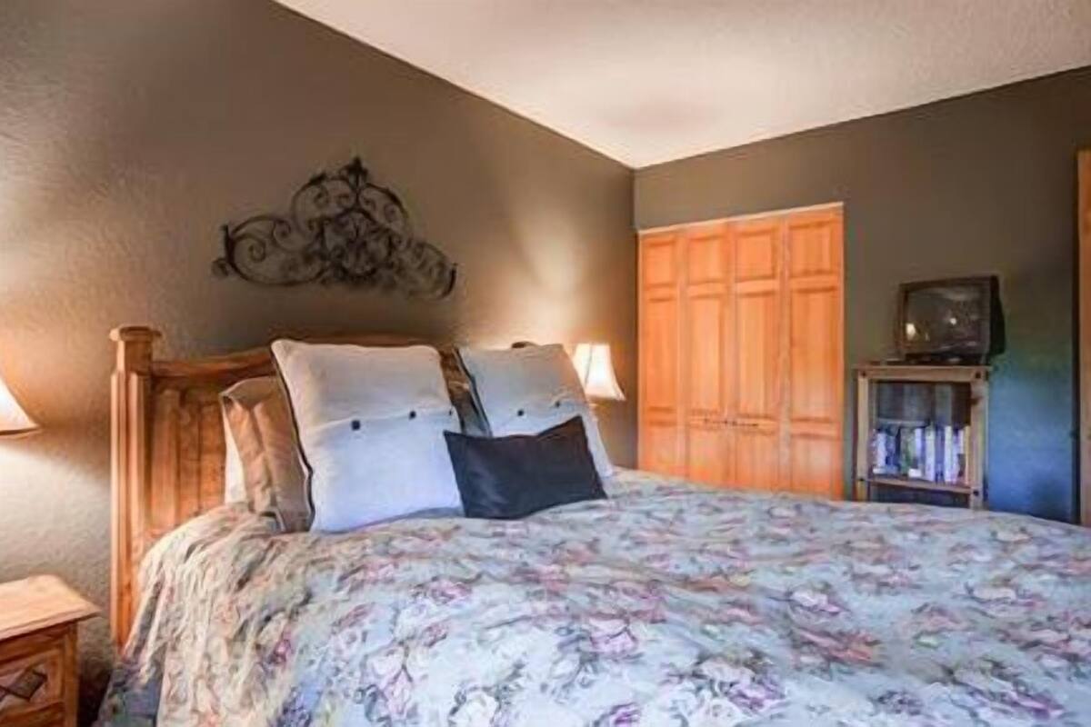 1 غرفة نوم وبديكورات فريدة لكل غرفة وطراز فريد لكل وحدة وواي فاي مجانًا