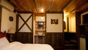 Classic Double Room | Individually decorated, individually furnished, desk, soundproofing