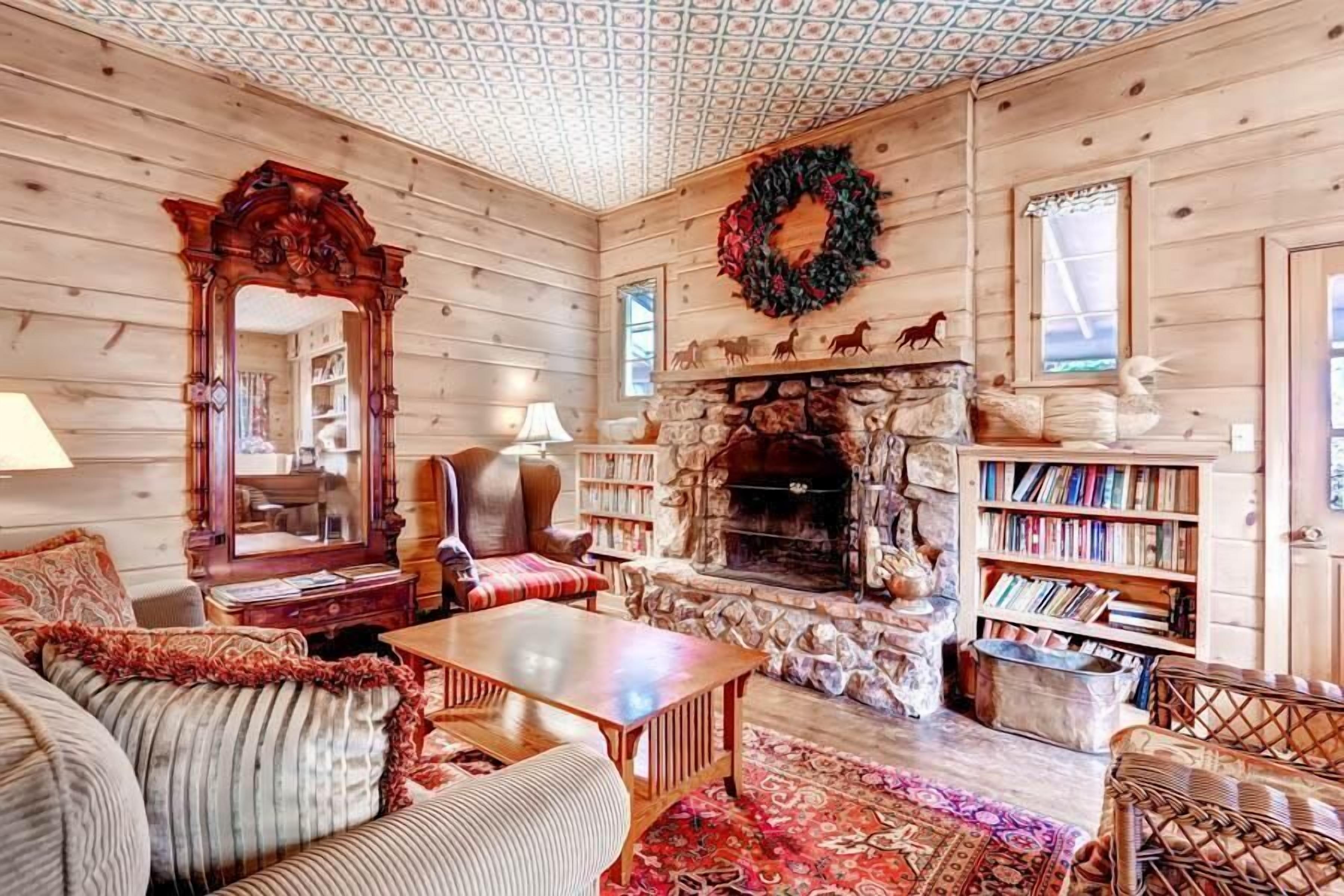 منزل - ٥ غرف نوم | غرفة المعيشة | مدفأة، مشغل دي في دي