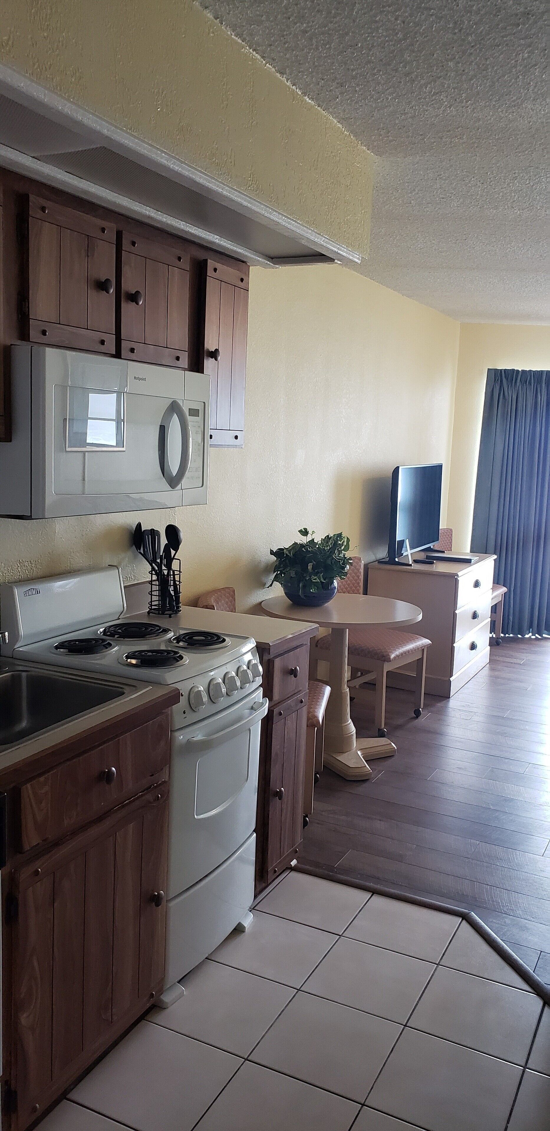 Holiday Shores Beach Club — photo 6