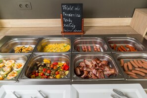 Sudah termasuk sarapan prasmanan setiap hari