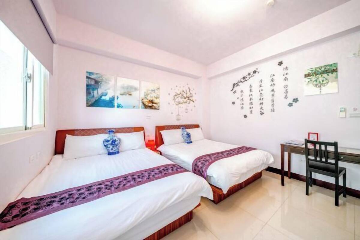 1 bedroom, premium bedding, desk, blackout drapes