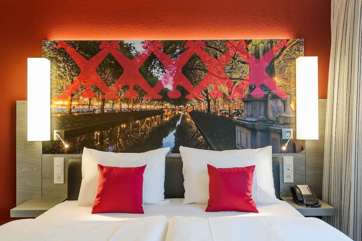 Standard Double Room, 1 Double Bed | In-room safe, desk, soundproofing, rollaway beds