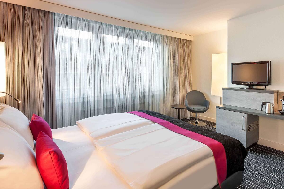 Privilege, Chambre double, 1 lit double | Coffre-fort, bureau, systĂšme dâinsonorisation