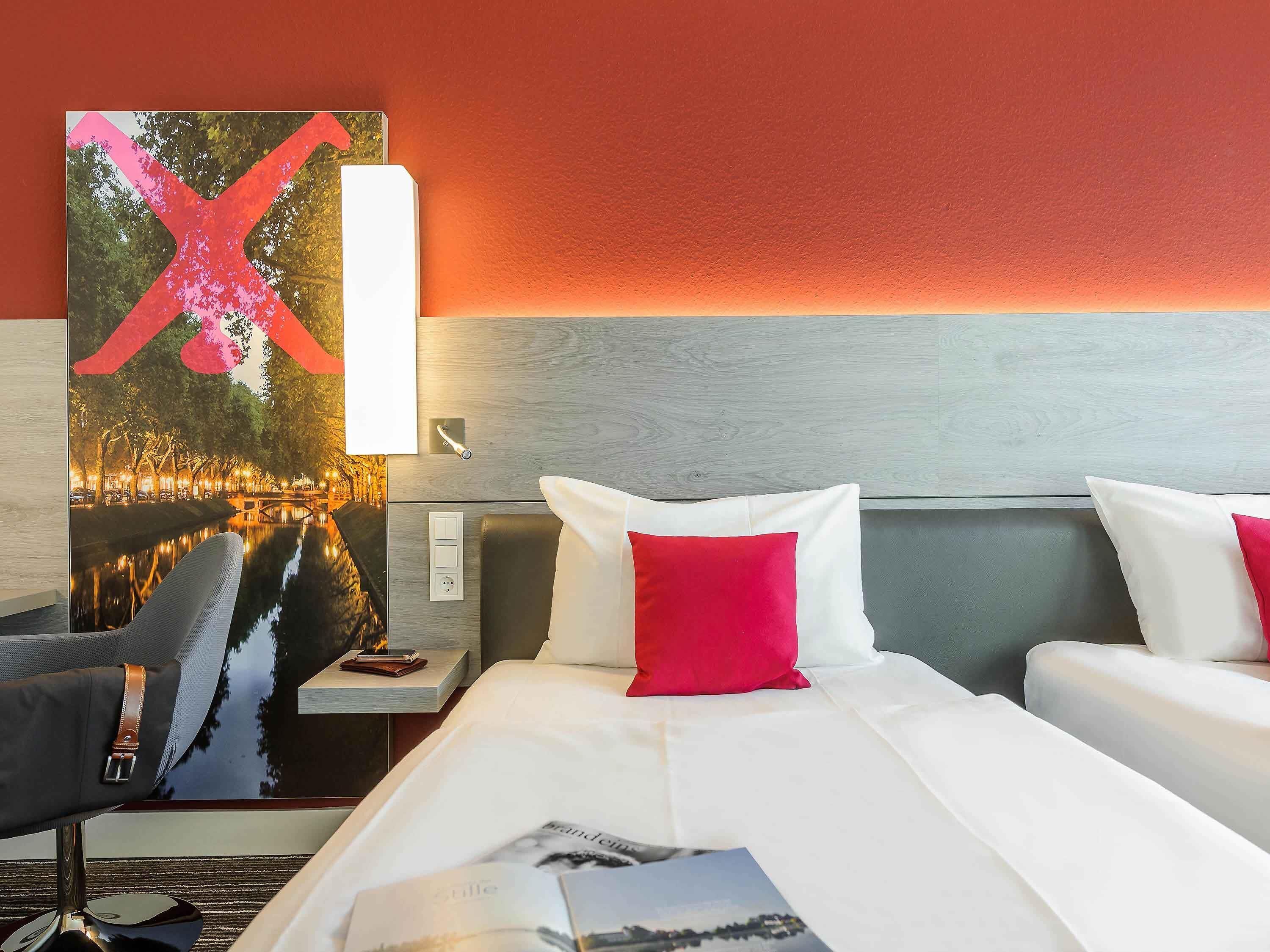 standard room, 2 single beds | in-room safe, desk, soundproofing, rollaway beds